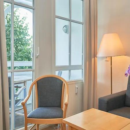 In Attraktiver Lage Des Ostseebades Sellin (Rugen)